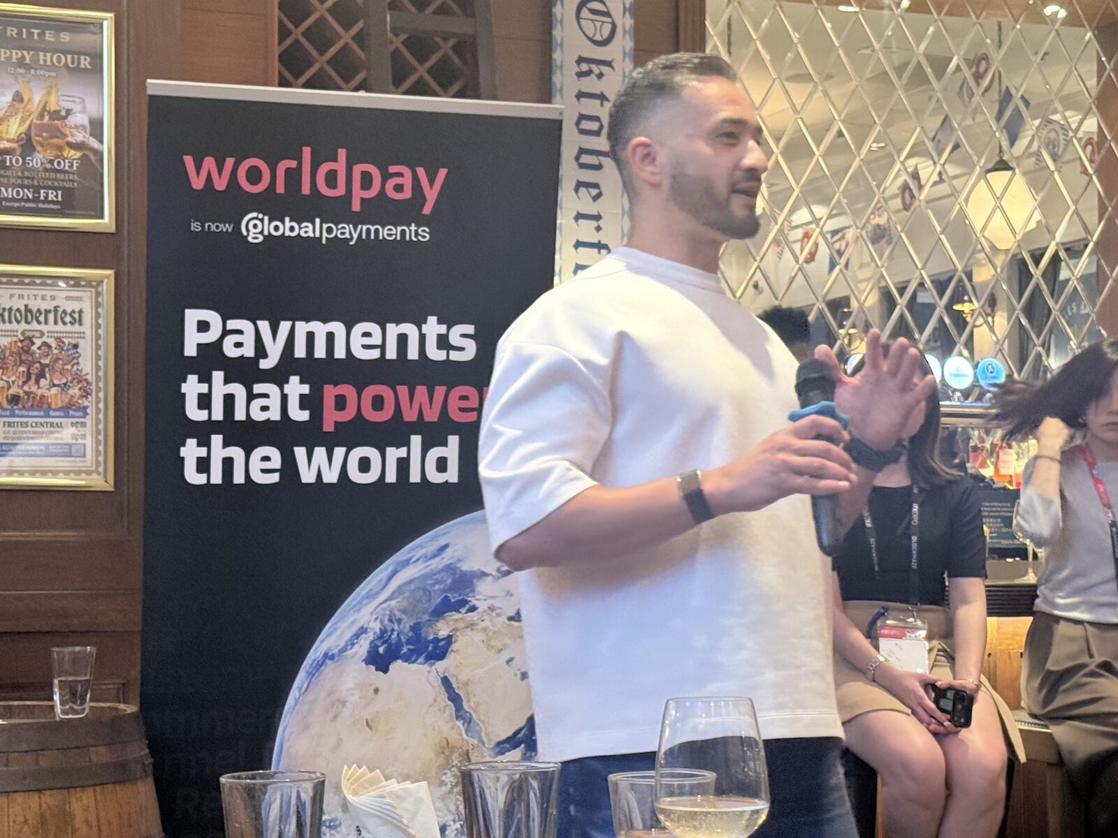 Easypay 受邀參加 iFX EXPO,同場加映 Worldpay 交流會幫黃偉倫先生 Easypay 董事慶生